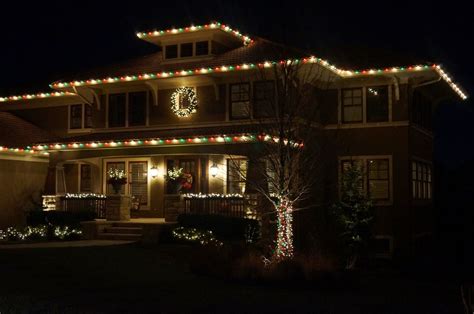 Love the green-red-white Christmas light pattern. | White christmas lights, Christmas lights ...