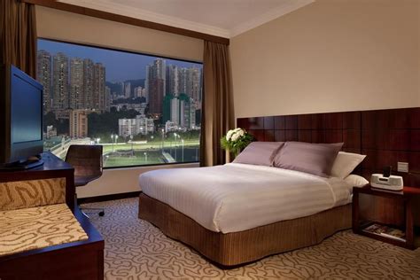 Cosmopolitan Hotel - Deluxe Course View Double Room > The only 4-star ...