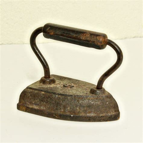 vintage clothes irons - Google Search | How to iron clothes, Vintage ...