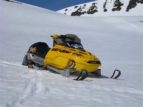 Snowmobile Wallpaper and Background Image | 1600x1200 | ID:238736