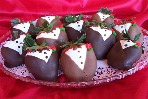 Tuxedo Chocolate Dipped Strawberries Chocolate Dipped Strawberries, Strawberry Dip, Gingerbread ...