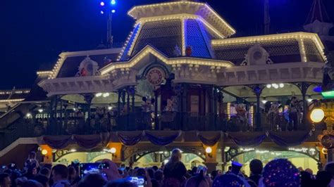 VIDEO: Disneyland Paris Ends 30th Anniversary with Surprise ONE-NIGHT ...