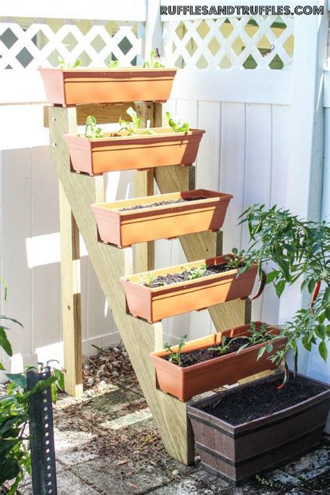 17 Ingenious DIY Vertical Ladder Planter Ideas For Container Gardeners | Jardines verticales ...