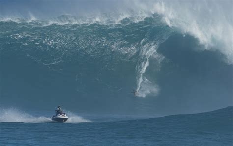 PHOTOS - BIG BIG WAVE SURFING : EXTREME - XarJ Blog and Podcast