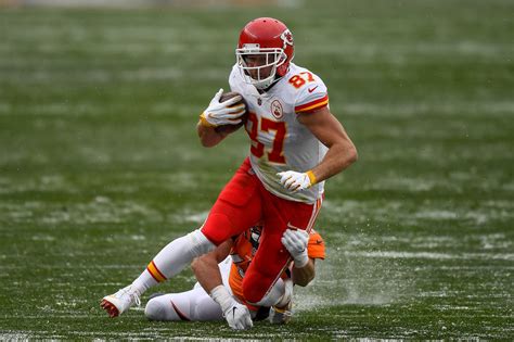 Travis Kelce becomes NFL's second-fastest tight end to 7,000 yards