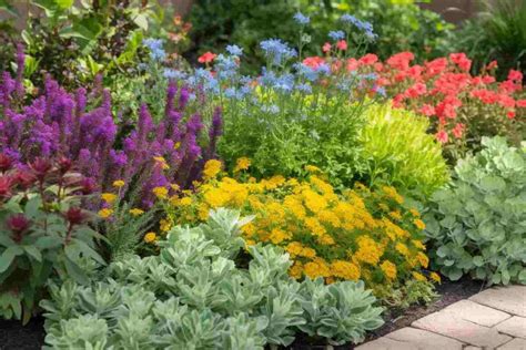 10 Flower Bed Ideas for Shade to Bring Your Garden to Life! - Foliage ...