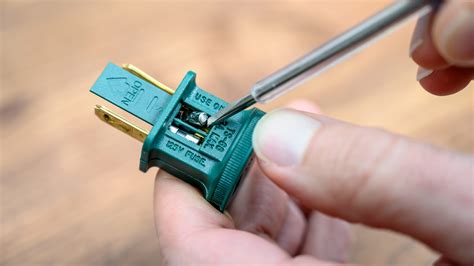 How To Remove Fuse From Christmas Lights Plug | Homeminimalisite.com