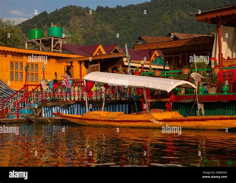 Houseboats on Dal Lake, Jammu and Kashmir, Srinagar, India Stock Photo - Alamy