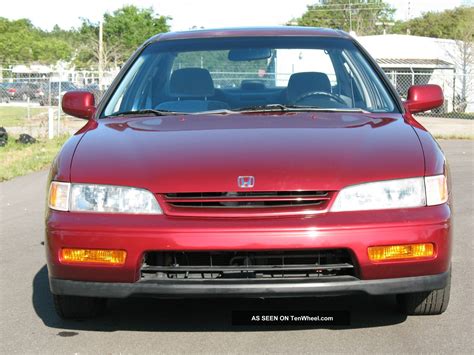 1995 Honda accord ex sedan features