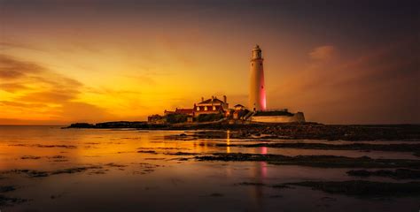 Lighthouse during Night · Free Stock Photo