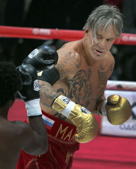 Actor Rourke wins in return to boxing | The Japan Times