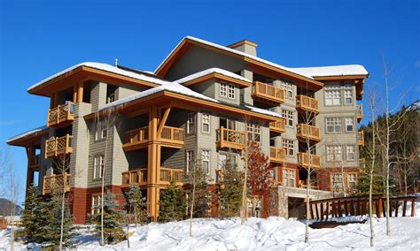 Taynton Lodge Exterior Winter | Snow Unlimited | Tailor-made Ski Holidays