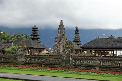 Ulun Danu Beratan Temple, Bali - Timing, History & Photos