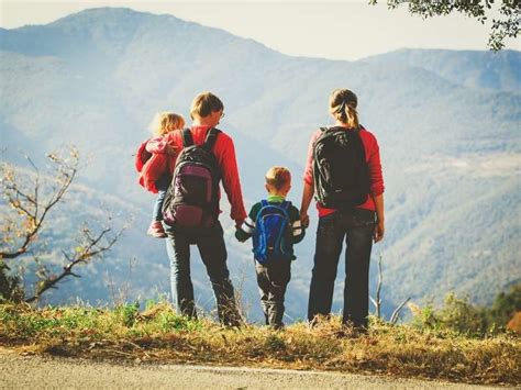 16 Tips for a Happy Family Hike That Will Keep the Kids Entertained