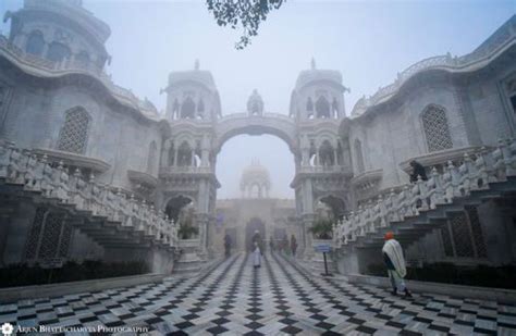 Krishna Balaram Mandir Darshan in Vrindavan (4 Jan, 2020) (Album of photos) | Krishna, Gods and ...