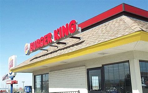 Got to love Burger King. Signs by SignDealz.com | Signage design, Shop signage, Sign board design