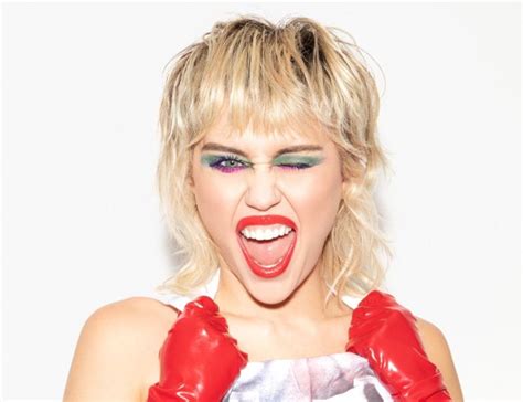 Plastic Hearts de Miley Cyrus: crítica del disco de Midnight Sky
