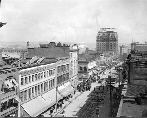 Photo from the eraly 1900s showing Hastings Street at Richards. Notice the David Spencer store ...