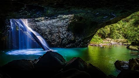 Natural Bridge - The famous Natural Bridge located in Springbrook National Park. The place is ...