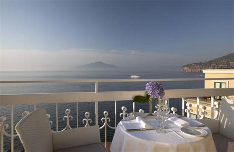 Terrazza La Vista with a panoramic view of the Gulf of Naples - Hotel ...