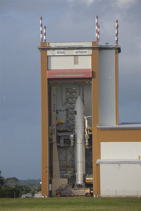 ESA - Ariane 5 ES launcher ready for transfer