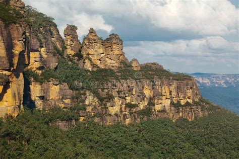 The Three Sisters in the Blue Mountains Stock Image - Image of dense ...