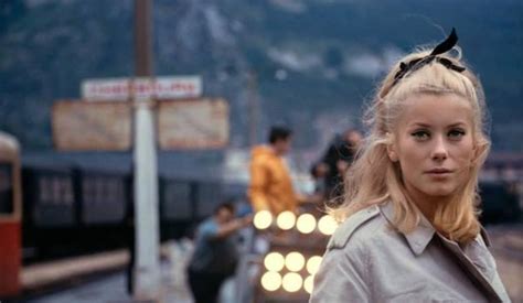 Behind the Scenes at (The Umbrellas Of) Cherbourg ! - Paperblog