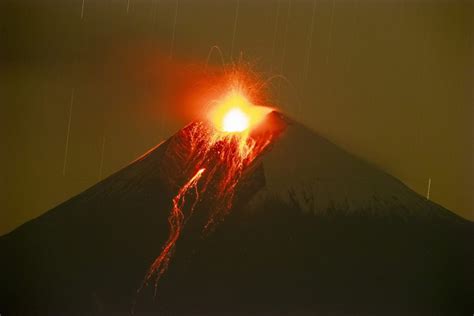 El volcán Sangay registra explosiones sentidas a 175 kilómetros