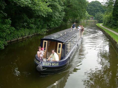 √ Canal Boat Hire Staffordshire