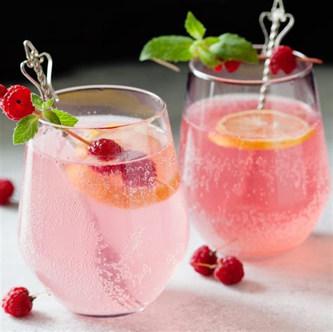 25 Easy Champagne Cocktails - How to Make Sparkling Wine Mixed Drinks