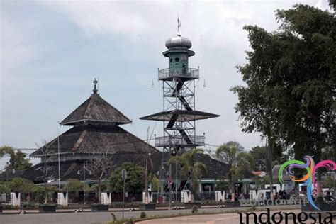 Des Beaux photos de Central java demak great mosque central java.JPG