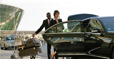 Enjoy the luxury airport transfers with chauffeur driven car service | Look 2 Cars