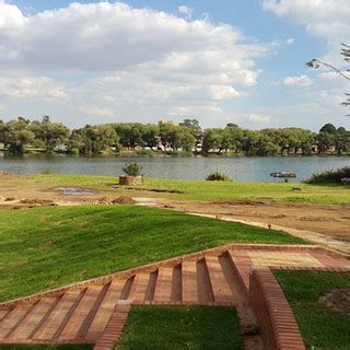 BOKSBURG LAKE | Outer Space LA + UD