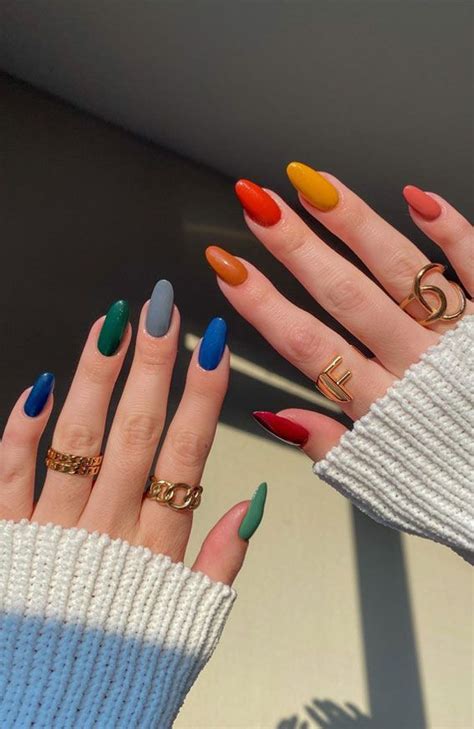 Vibrant and Trendy Autumn Nail Colors