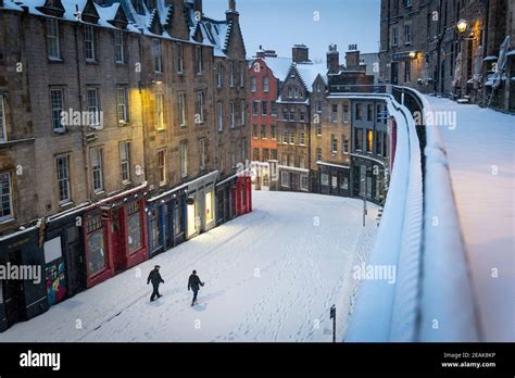 Victoria street edinburgh winter hi-res stock photography and images - Alamy