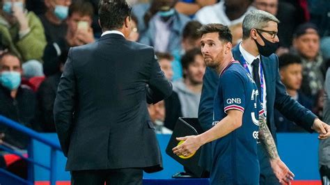 What Injury Has Lionel Messi Suffered to Ruin His PSG Start ...