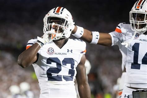 Auburn football: Will the Tigers don orange face masks against the Rebs?