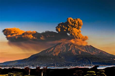 日本火山喷发瞬间，有多厉害？历史上有一次高度达到5000米-凤凰网视频-最具媒体品质的综合视频门户-凤凰网