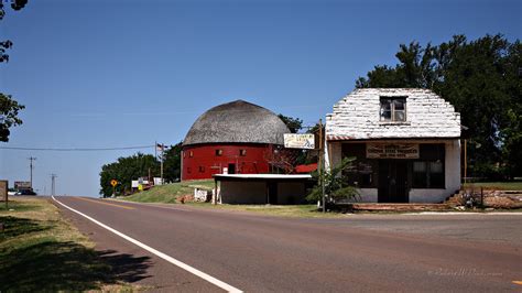 Wide Shot of Arcadia Round Barn on Route 66 in Arcadia, Ok… | Flickr