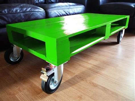 DIY Colorful Pallet Coffee Tables with Wheels – 101 Pallets