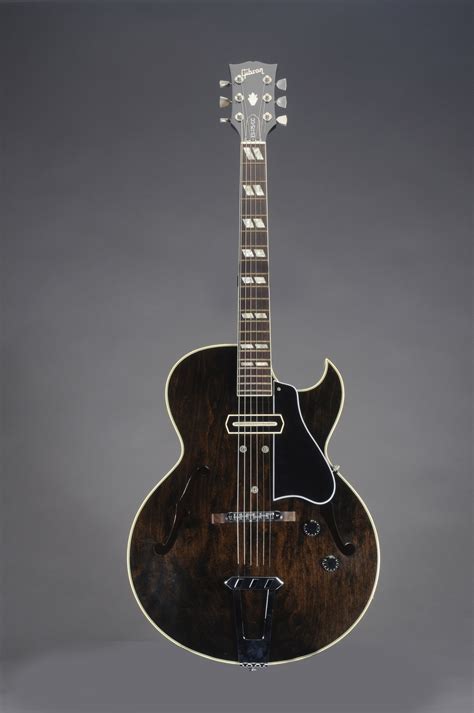 GIBSON INCORPORATED , A HOLLOW-BODY ELECTRIC GUITAR, ES-175 CC, KALAMAZOO, MI., 1979 | Christie's