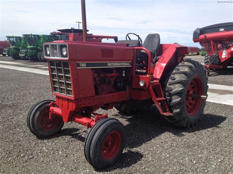 International Harvester 786B: Specs, Engine, Transmission