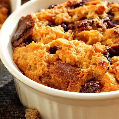 Bread Pudding with Pecan Nuts - recipesallday.com