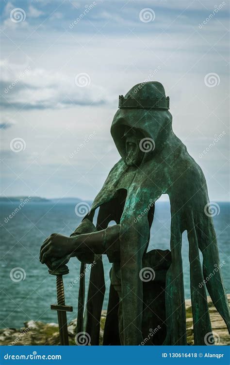 King Arthur Statue, Tintagel, Cornwall Editorial Stock Photo - Image of ...