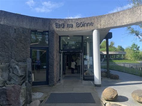 Brú na Bóinne Visitors Centre - Boyne Valley Tours