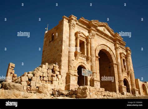 Hadrian's Arch, Jerash, Jordan Stock Photo - Alamy