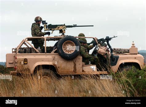 Pinkpanther land rover SAS desert long distance reconnaissance Stock Photo: 36747423 - Alamy