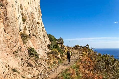 Il Sentiero degli Dei, famoso itinerario di trekking da Agerola a Positano con panorama stupendo ...