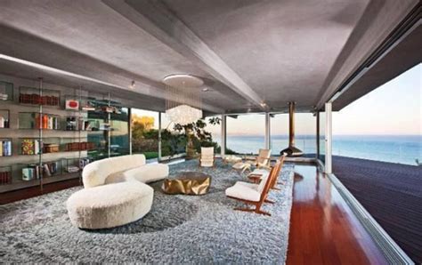 TrendHome: Brad Pitt Bachelor Pad [Malibu]