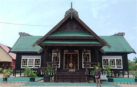 Rumah Adat Kalimantan Utara (Rumah Baloy), Gambar, dan Penjelasannya ...